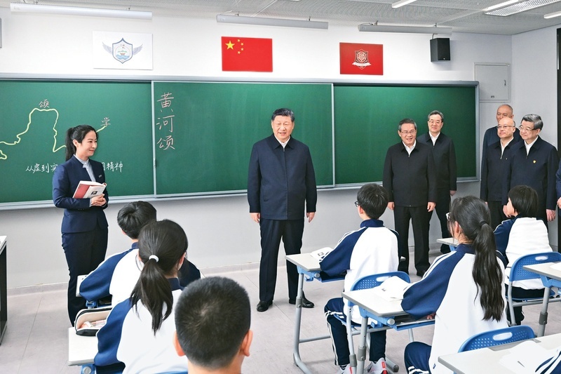 习近平：一体推进教育科技人才发展